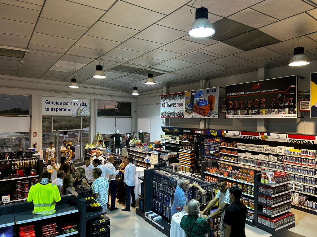 INTERIOR TIENDA LEON